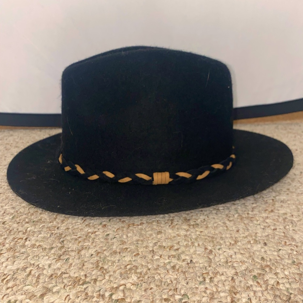 Apt. 9 black felt brimmed hat with tan/black braided accent